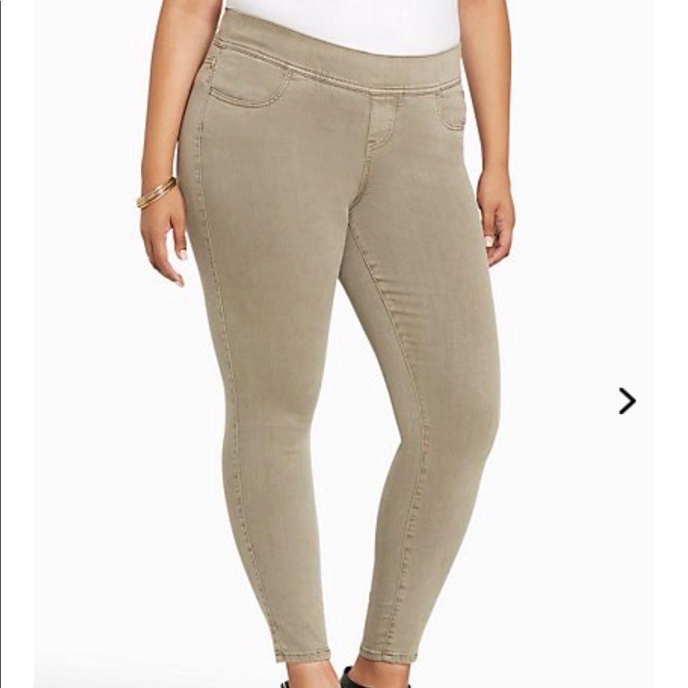 Torrid NWT Desert Sand Lean Jeans Sizes 5 & 6!!!